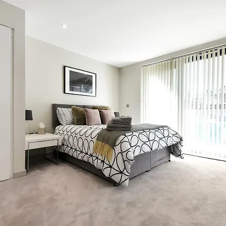Esquire Margil Apartment